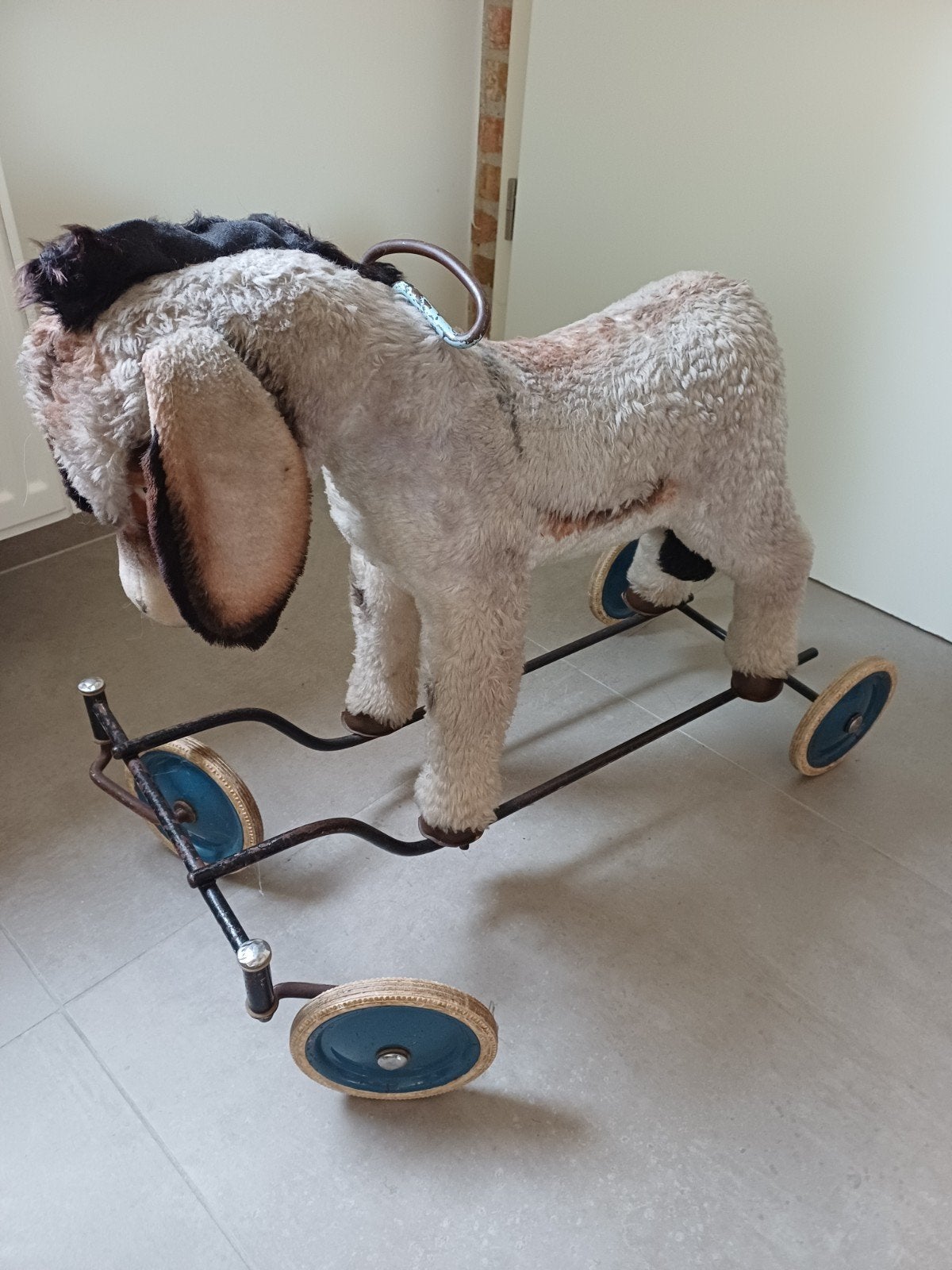 Antiek Steiff ezeltje op wielen jaren '50
66cm l x 52cm h
In, Ophalen