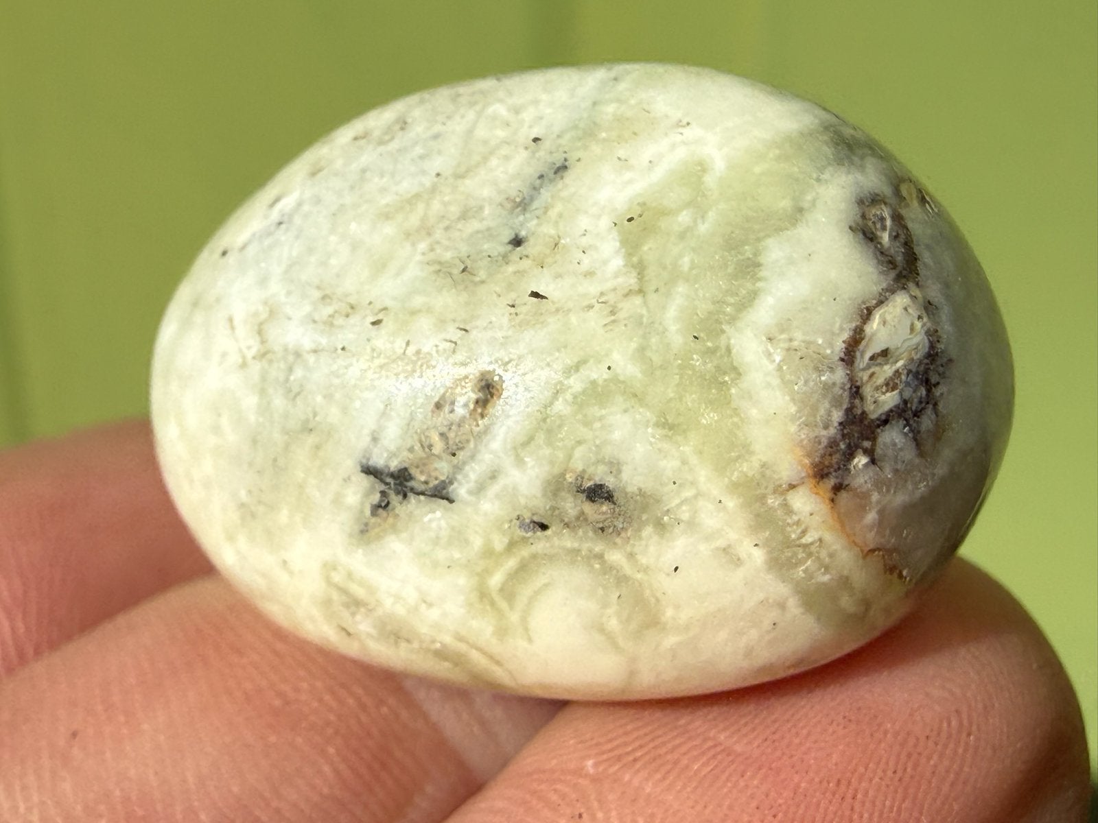 Zeegroene Aragoniet broekzaksteen uit Indonesië mineralen, Ophalen of Verzenden, Mineraal
