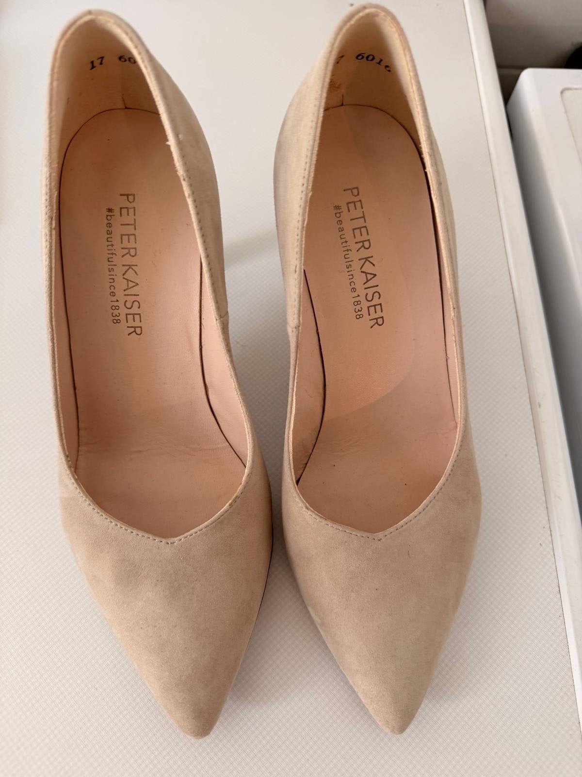 Peter Kaiser Pumps - Beige Suède Hakken, Ophalen of Verzenden, Gedragen, Beige, Pumps