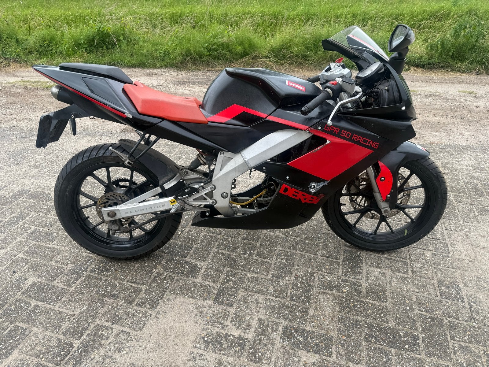 Derbi GPR Project Brommer met kenteken (zonder WOK), 6 versnellingen, Gebruikt, Derbi, Maximaal 45 km/u