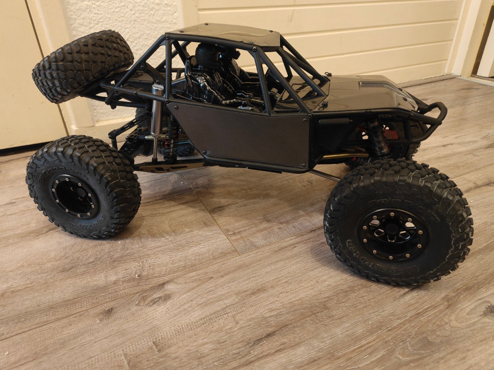 axial bomber roller met veel extra's, Auto offroad, Zo goed als nieuw, Schaal 1:10, Ophalen