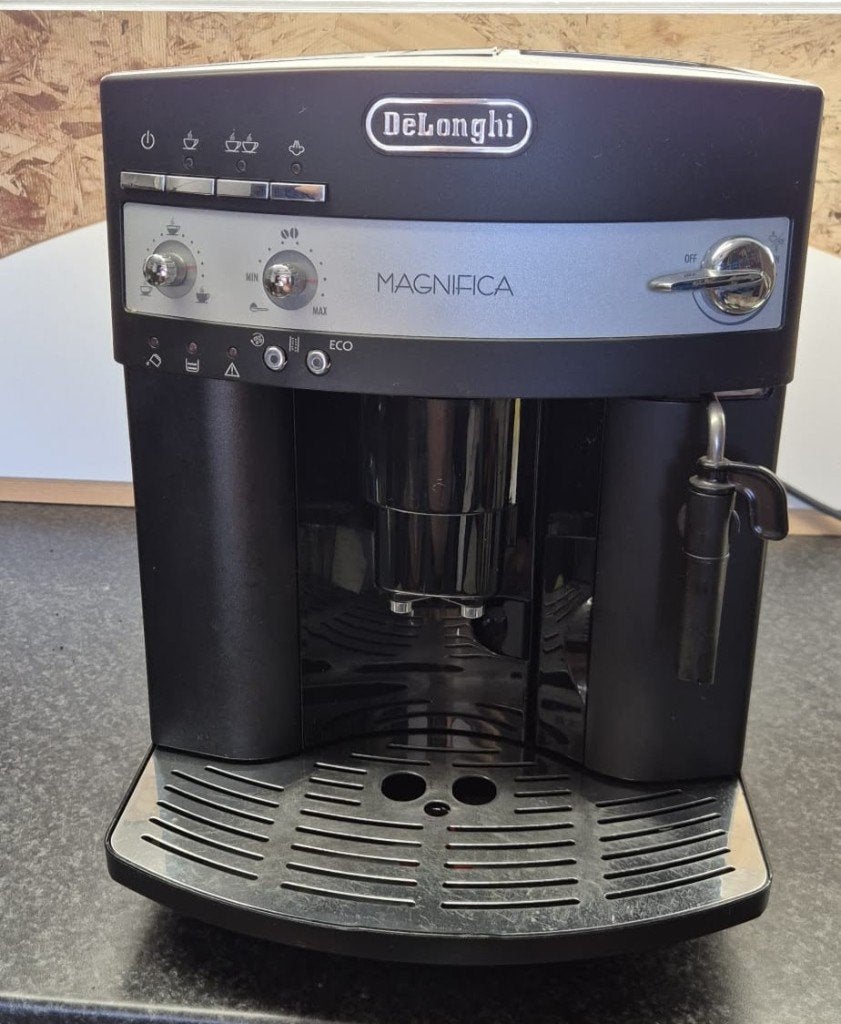 DeLonghi Magnifica Koffiemachine, Witgoed en Apparatuur, Koffiezetapparaten, Ophalen, Gebruikt, Koffiemachine, 2 tot 4 kopjes