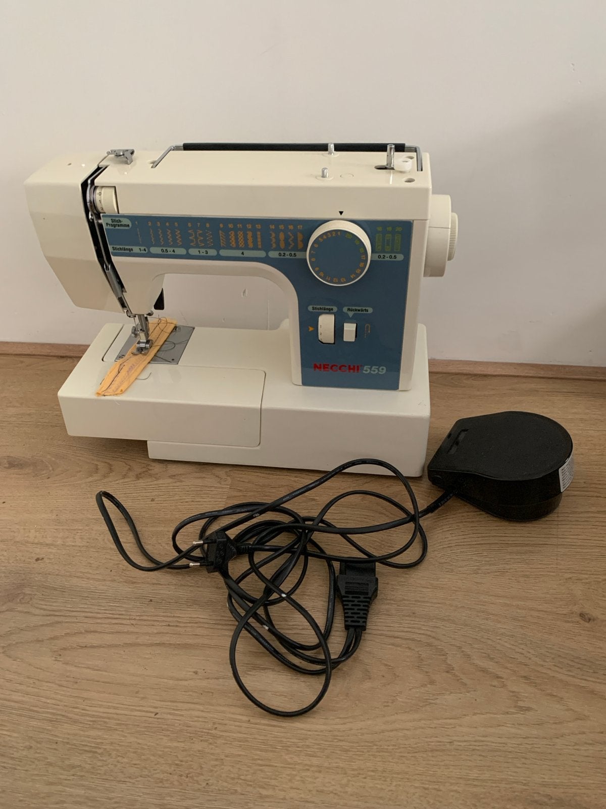 Betrouwbare Necchi 559 naaimachine van oma, Ophalen, Gebruikt, Naaimachine, Overige merken