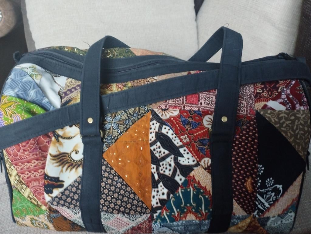 Reistas van batikstof met hengsels en draagkoord, 40 tot 60 cm, Gebruikt, Minder dan 35 cm, Ophalen of Verzenden