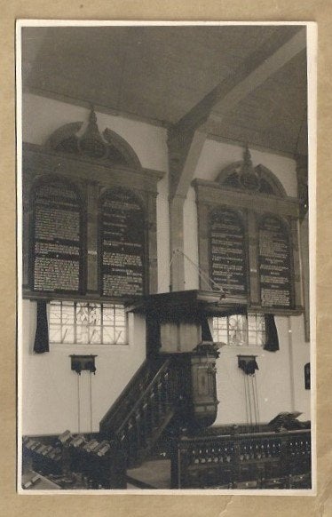 Oude Ansichtkaart: Interieur Kerk met Preekstoel, Ophalen of Verzenden, Voor 1920, Gelopen