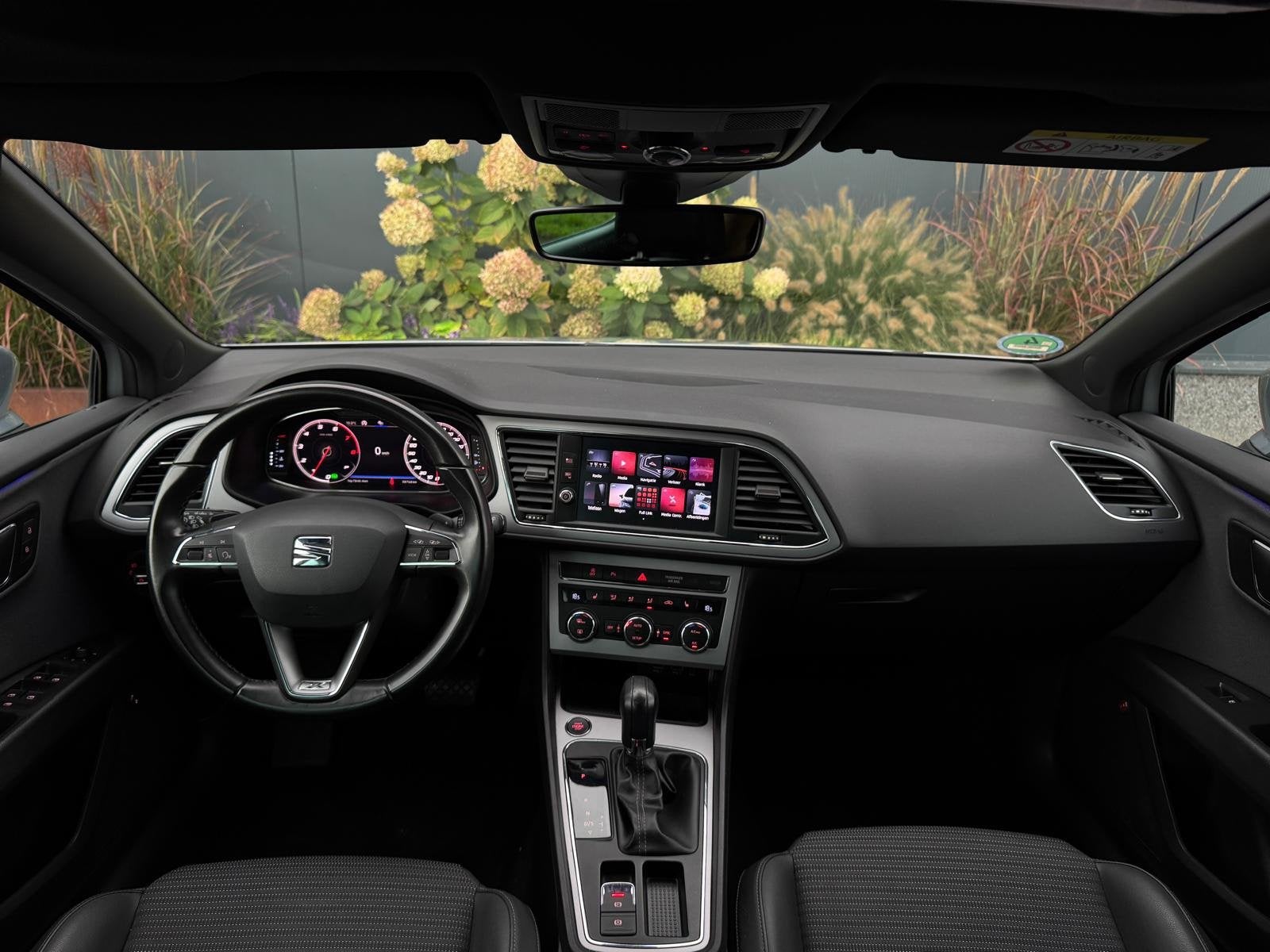 Seat LEON 1.5 TSI FR Ultimate PANO|NAVI|CR CONTROL|LEDER|LED, Auto's, 4 cilinders, Bedrijf, Autotrust, 1500 kg