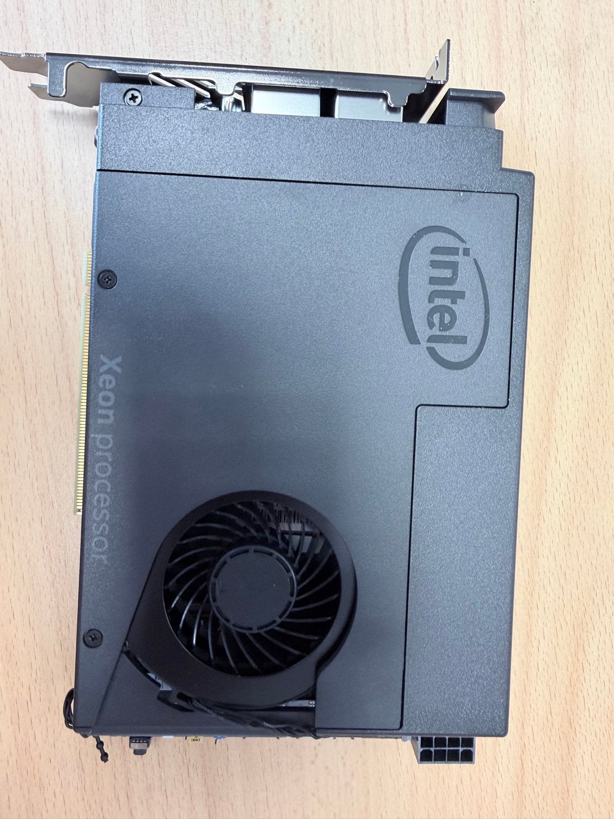 3 stuks INTEL NUC Compute Element BKNUC9VXQNB Xeon E-2286M, Ophalen of Verzenden, Gebruikt