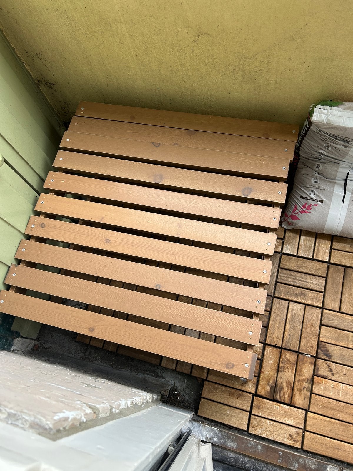 Houten bankje voor balkon of tuin, Tuin en Terras, Ophalen of Verzenden, Gebruikt, Hout