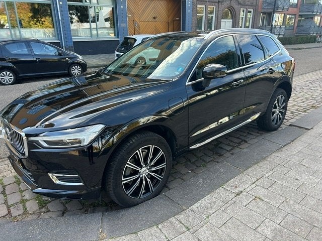 Volvo XC60 T8 Inscription (met B&W, Trekhaak, Luchtvering), Auto's, Automaat, Dealer onderhouden, 1969 cc, Zwart