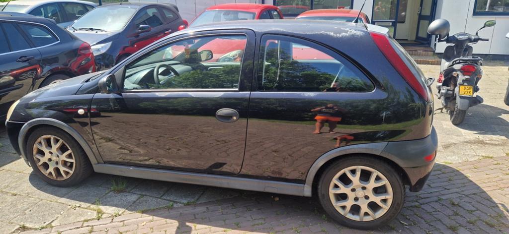Opel Corsa 1.0 12V 3drs AUTOMAAT 2002 Zwart, 450 kg, 600 kg, 58 pk, 973 cc