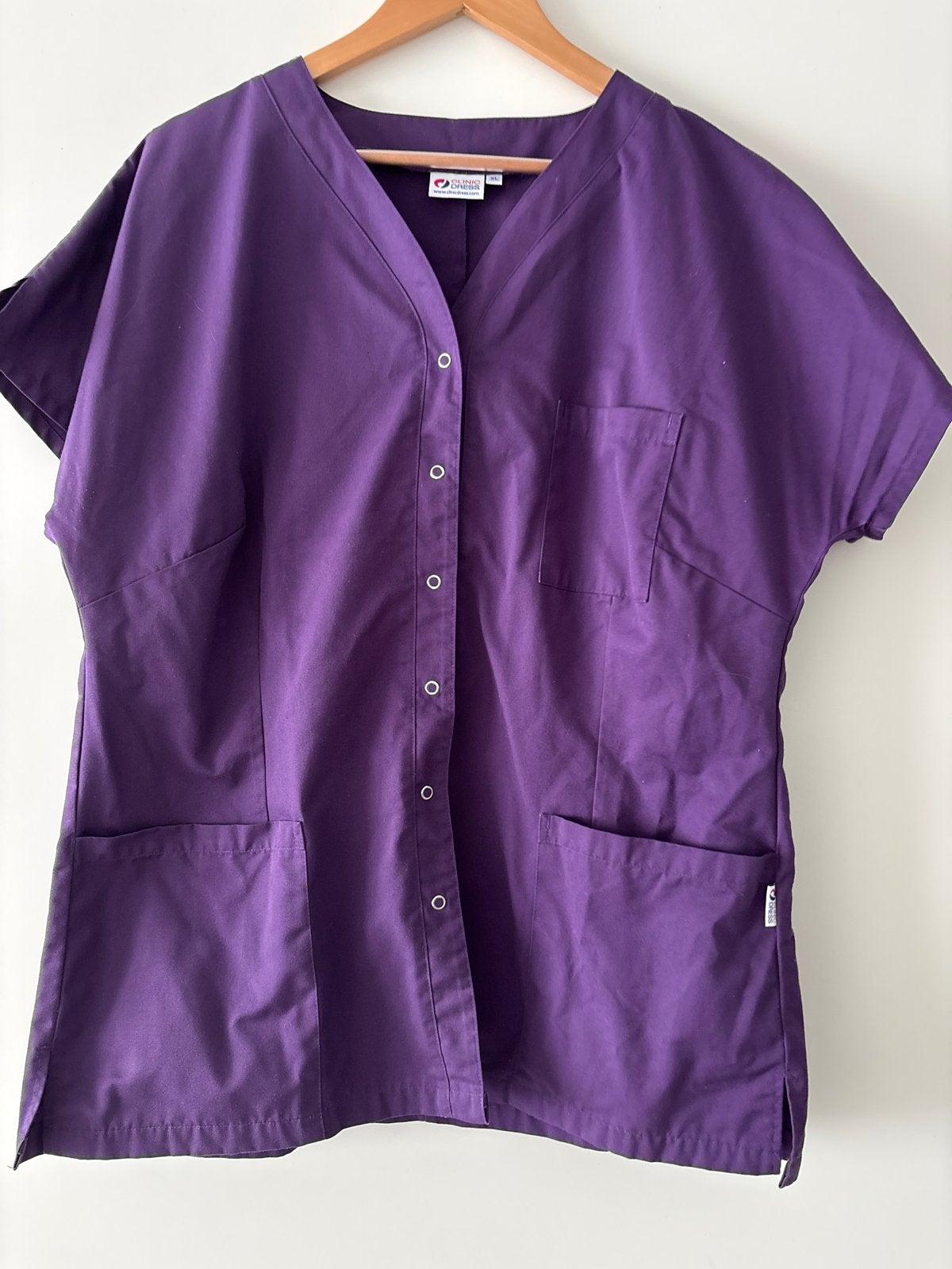 Paarse medische scrub top, korte mouw, Paars, Maat 42/44 (L), Ophalen of Verzenden, Zo goed als nieuw