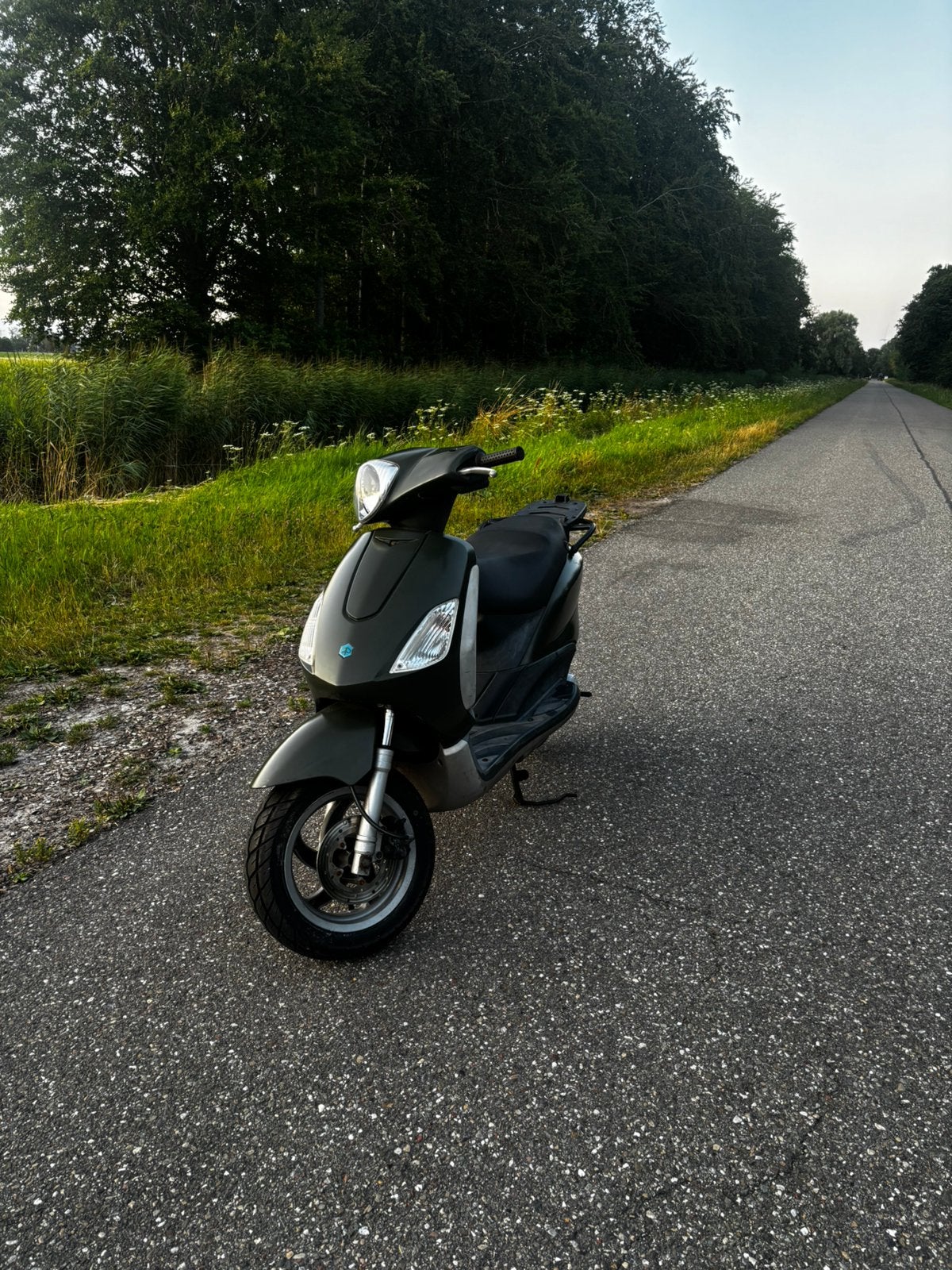 Piaggio fly 50cc 2 takt geel kenteken, Fietsen en Brommers, Scooters | Piaggio, Zo goed als nieuw, Fly, Maximaal 45 km/u, Benzine