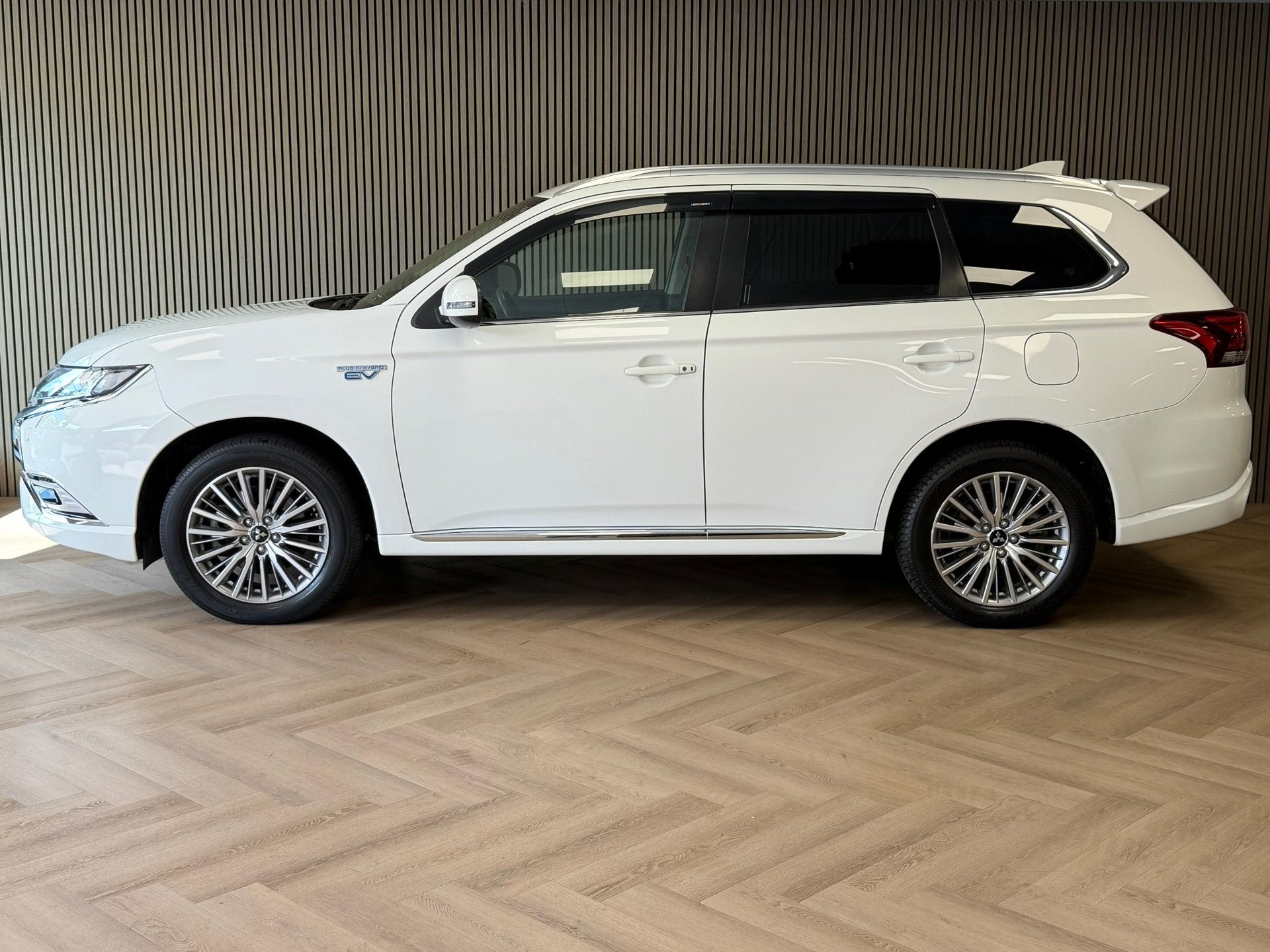 Mitsubishi Outlander 2.4 PHEV AUT. PLUG-IN CAMERA NAVIGATIE, Automaat, 135 pk, Euro 6, 4 cilinders