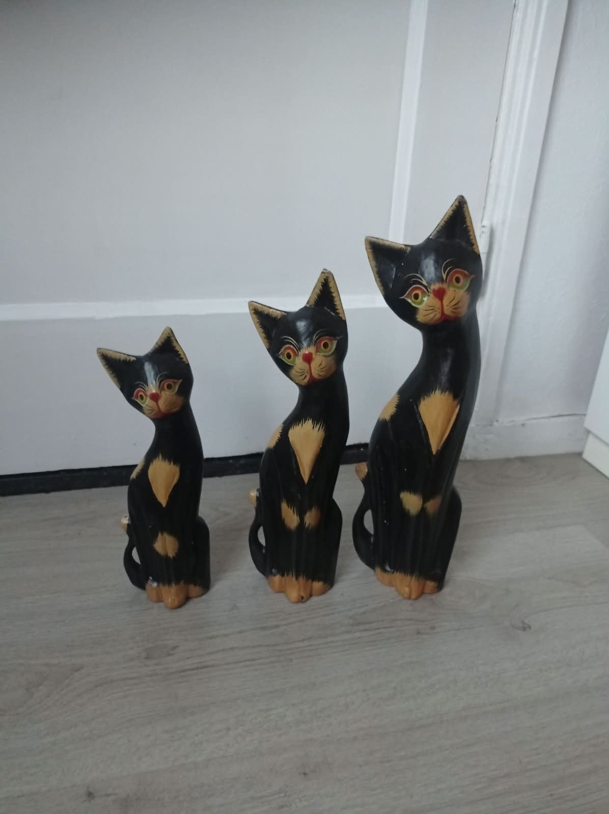 drie handgesneden houten katten, Ophalen of Verzenden, Dier