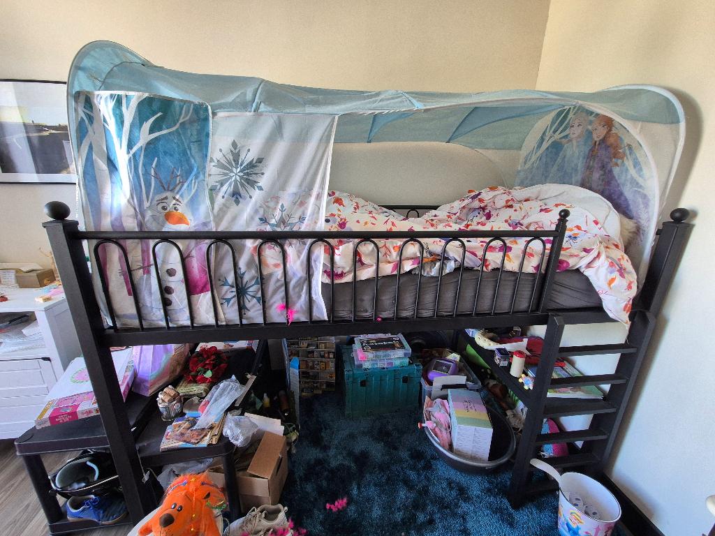 hoog zwart kinderbed staal 90x200 met frozen tent+beddengoed, Ophalen, 85 tot 100 cm, Gebruikt, Hoogslaper of Stapelbed