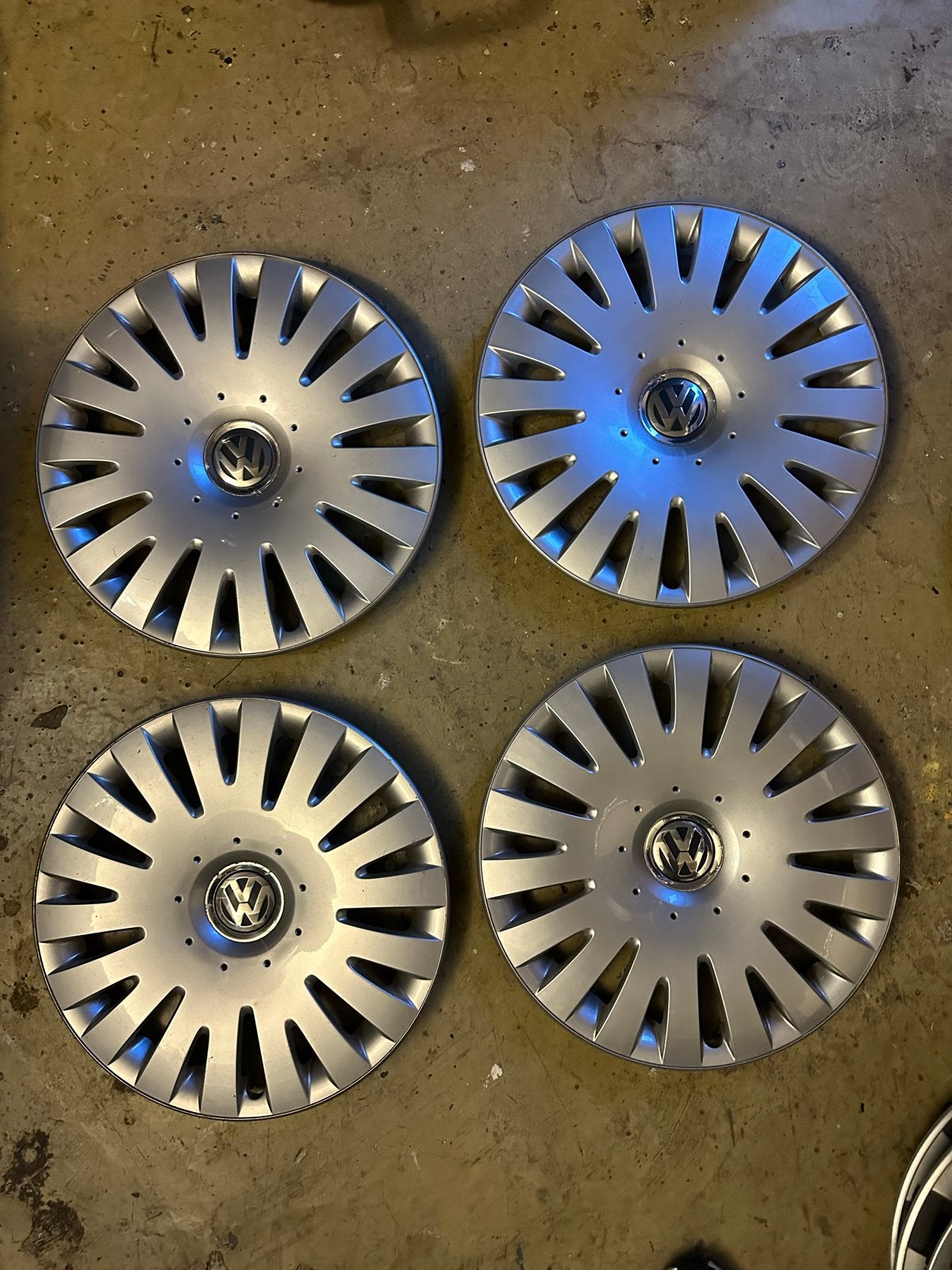 VW Golf Passat Touran 16 inch wieldoppen 3C0601147B, Ophalen of Verzenden, Gebruikt
