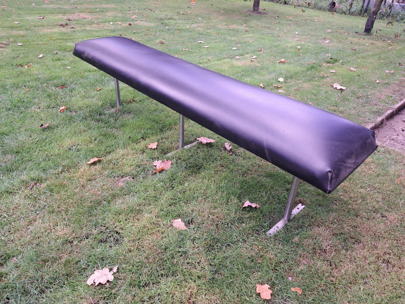 Bankje met RVS poten en skai bekleding, Ophalen, Overige materialen, Minder dan 50 cm, Gebruikt
