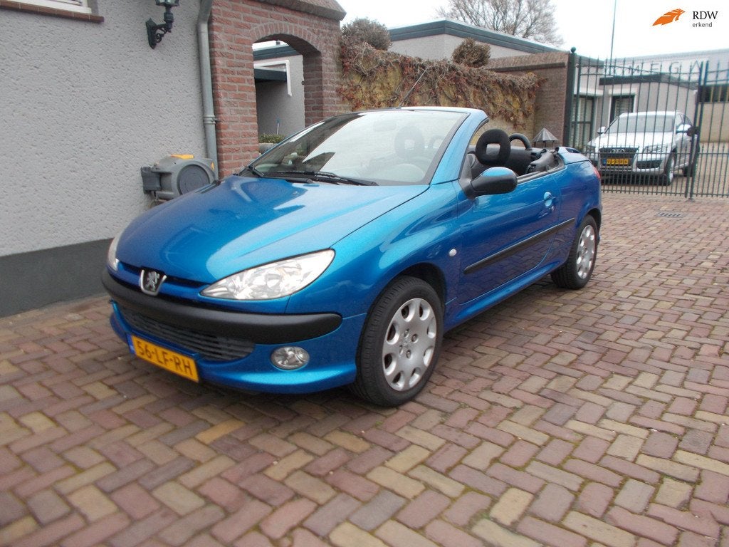 Peugeot 206 CC 1.6-16V bj 2003 apk 4-2027 nette auto, Voorwielaandrijving, Stof, Gebruikt, Zwart