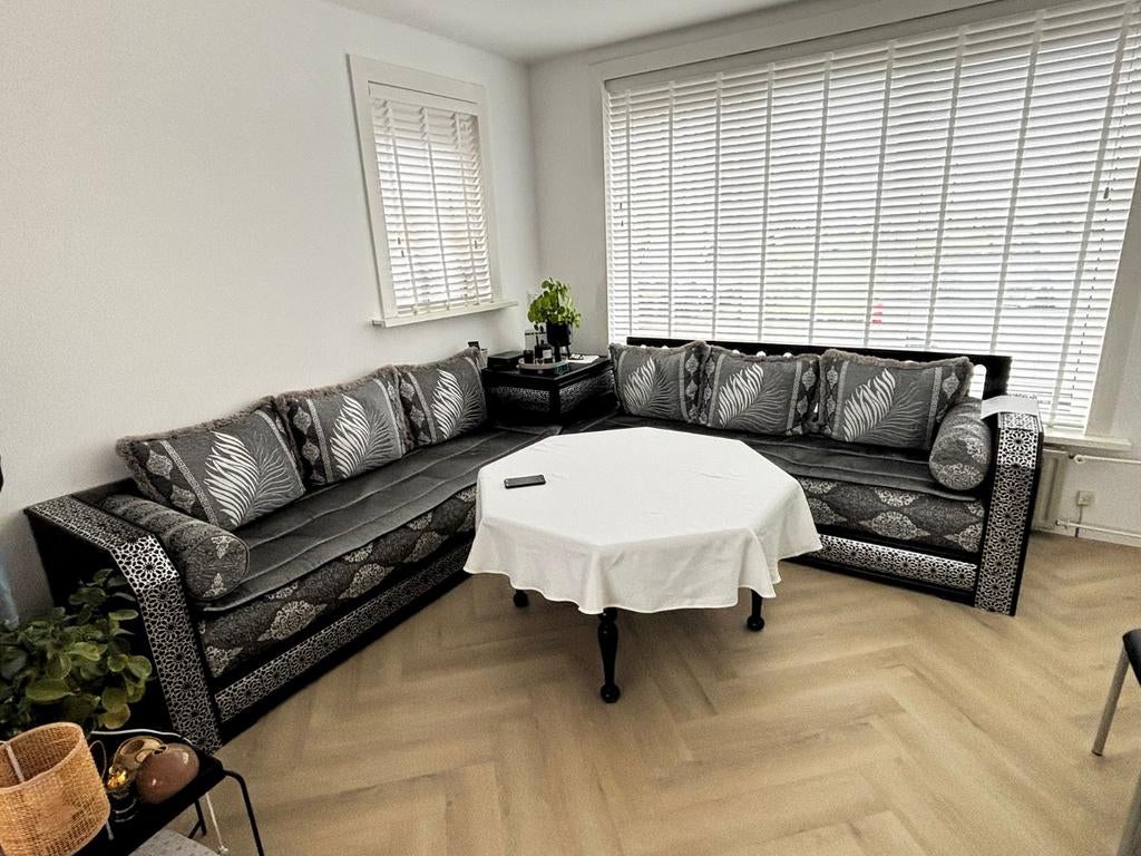 Nette stevige Marokkaanse bank/sedari/mtarb met box en tafel, Huis en Inrichting, Banken | Complete zithoeken, Ophalen, Gebruikt