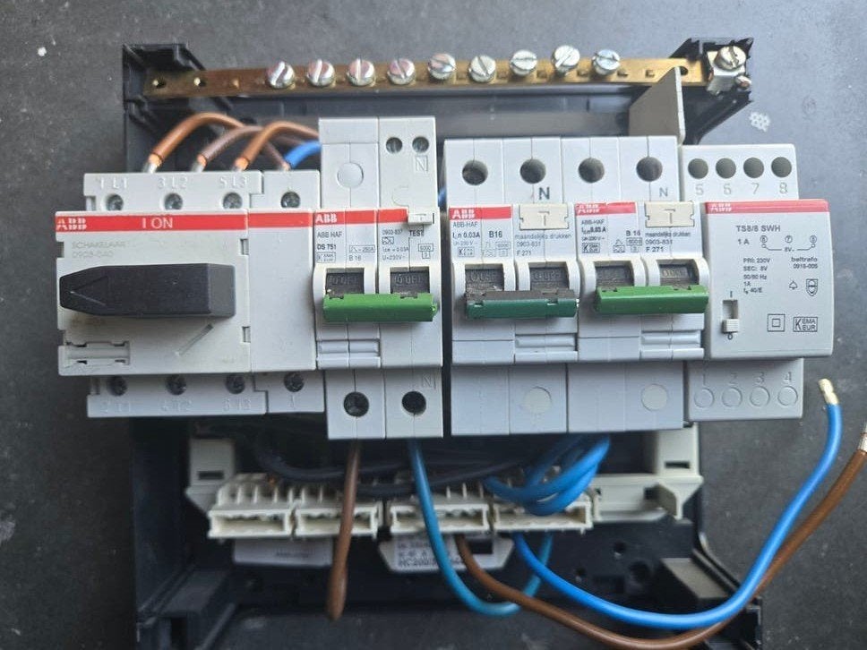 2 Groepenkasten ABB HAF en Hager - Werkende Staat, Ophalen of Verzenden, Gebruikt, Overige typen