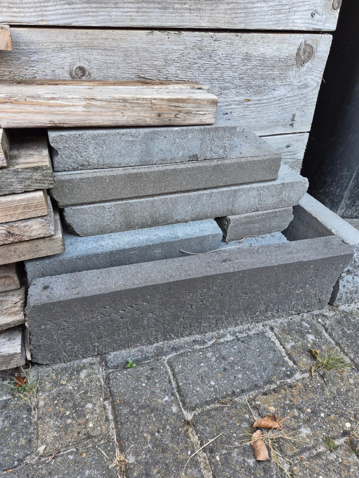 Gratis - diverse opsluitbanden grijs en antraciet, Tuin en Terras, Tegels en Klinkers, Ophalen, Gebruikt, Overige typen, Minder dan 5 m²