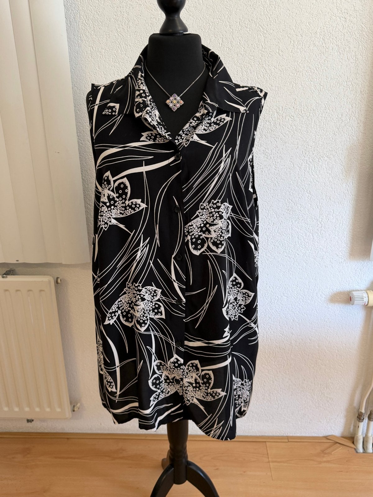 Ulla Popken Mouwloze Blouse | Zwart/Wit | Maat 54/56, Ophalen of Verzenden, Zo goed als nieuw, Meerkleurig, Blouse of Tuniek