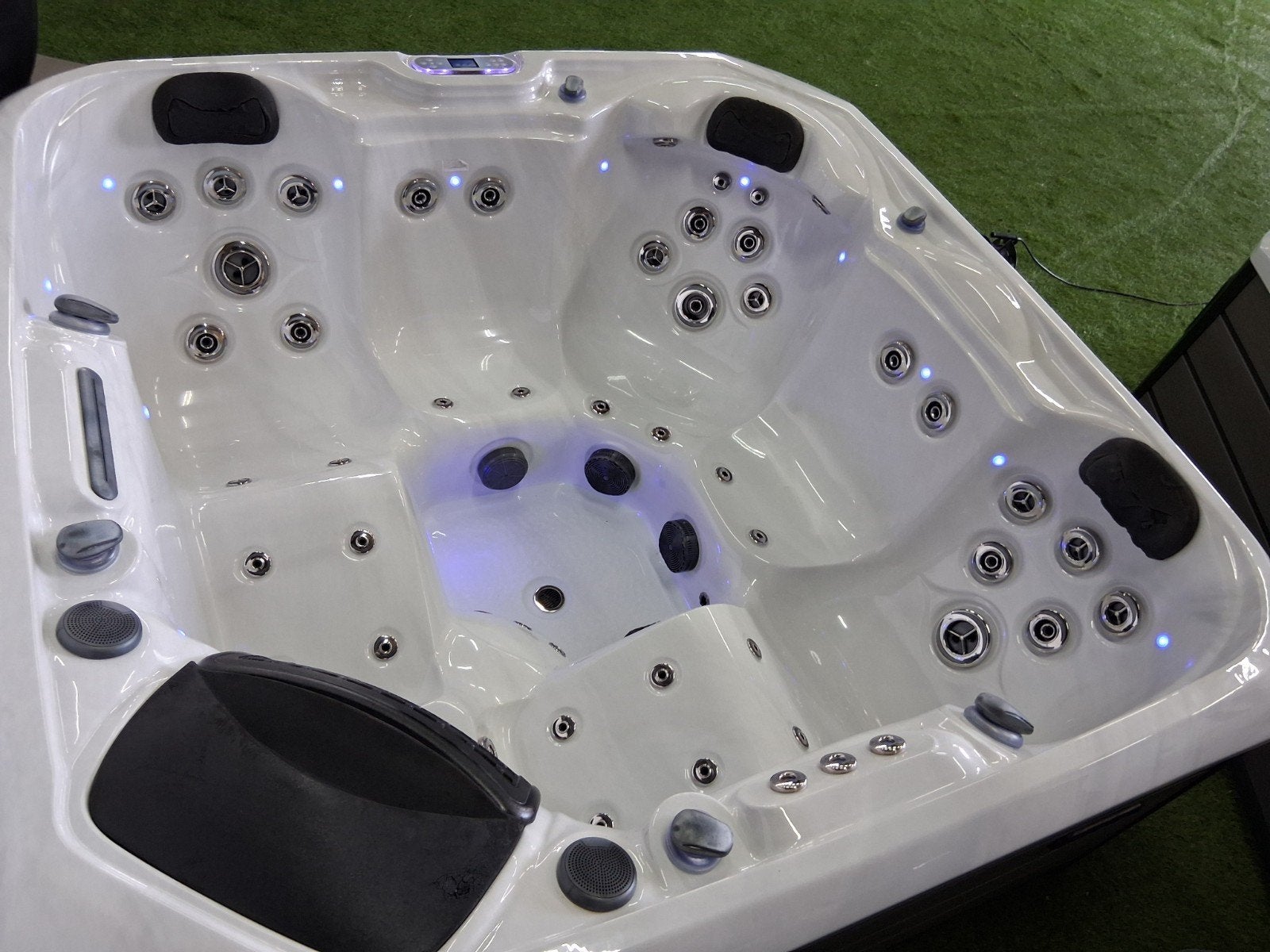 Foto 10 van Balboa jacuzzi 2 ligplaatsen audio spa + bezorging&garantie