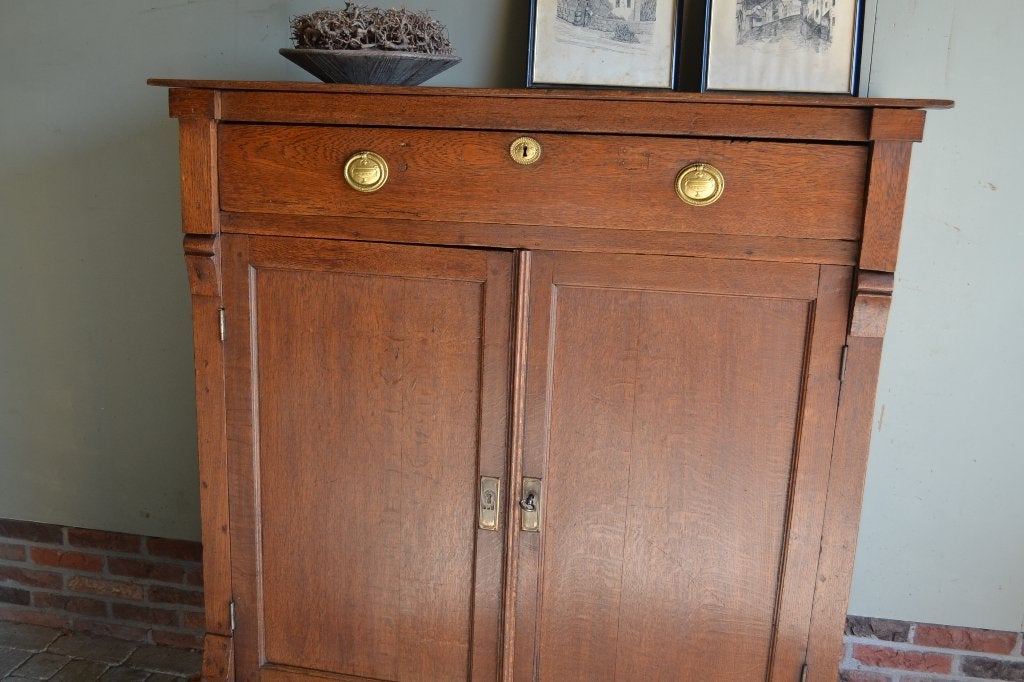 Prachtige antieke eiken houten Empire meidenkast, dressoir., Verzenden