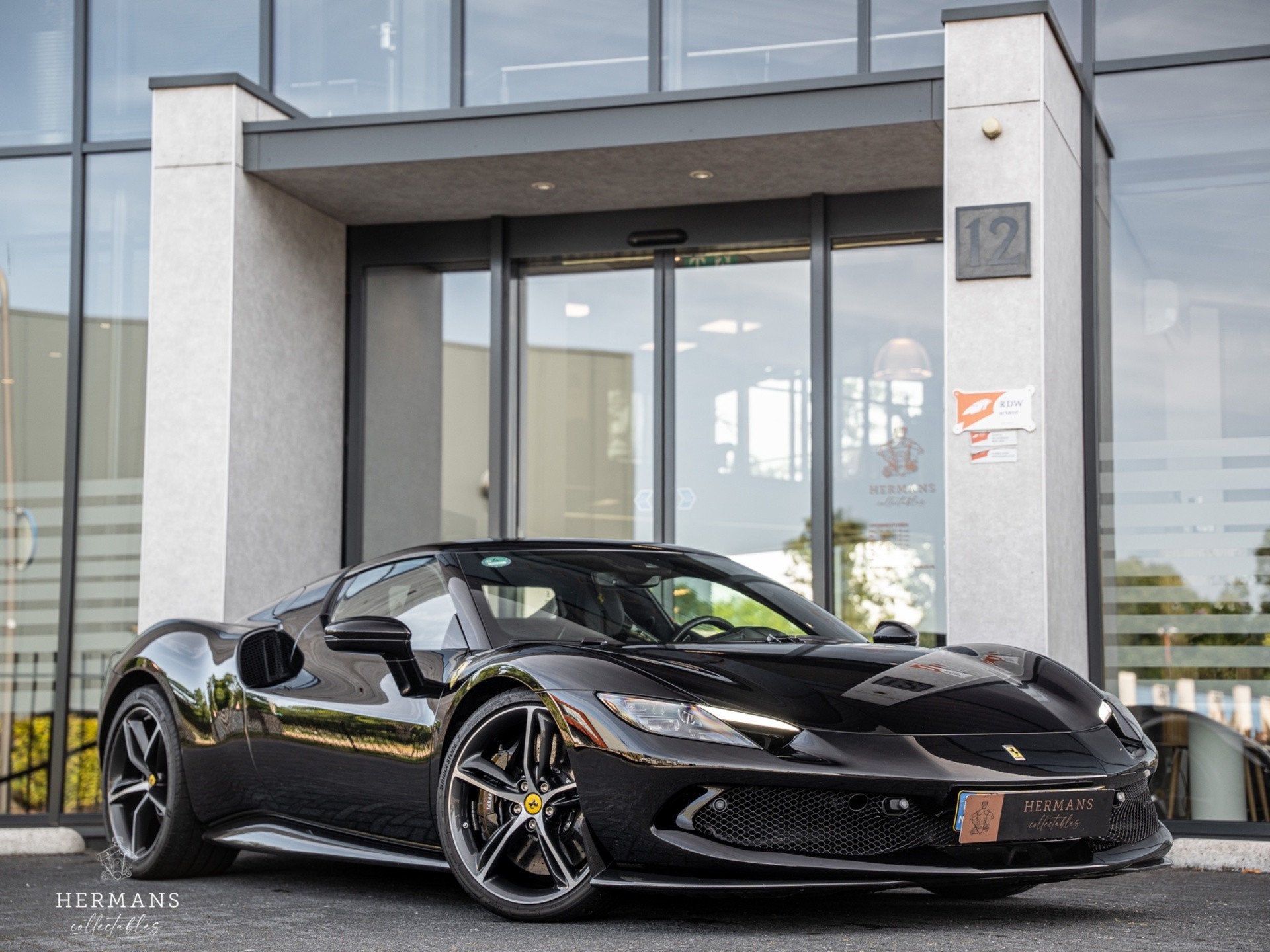 Ferrari 296 GTB 3.0 V6 / Full Carbon / Lift / Passenger / Ca, Auto's, Dealer onderhouden, Achterwielaandrijving, Gebruikt, 7 kWh