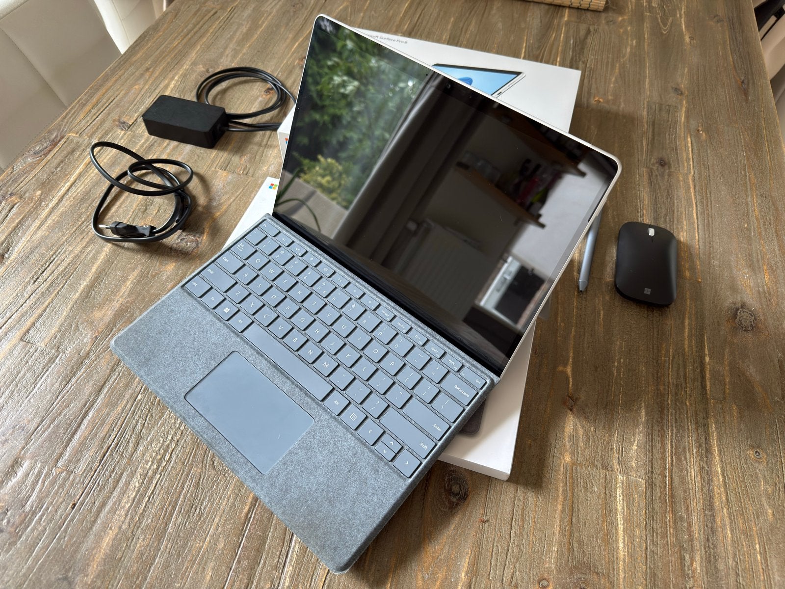 Microsoft Surface Pro 8 met accessoires, Computers en Software, Windows Laptops, Ophalen, Gebruikt, Qwerty, 8 GB