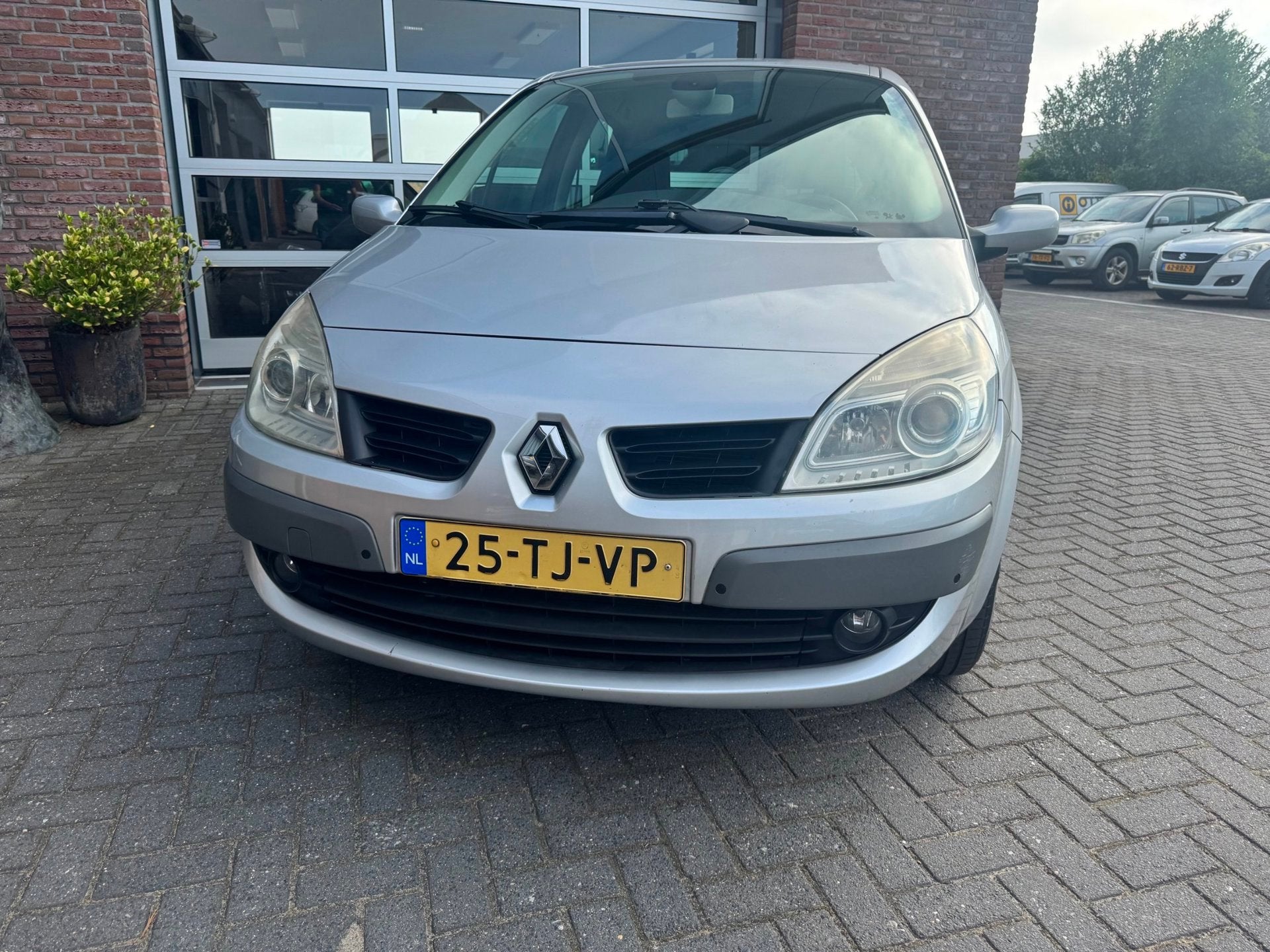 Renault Scénic 2.0-16V Expression Luxe | Automaat | Trekhaa, Auto's, Renault, 1998 cc, 135 pk, Origineel Nederlands, 650 kg