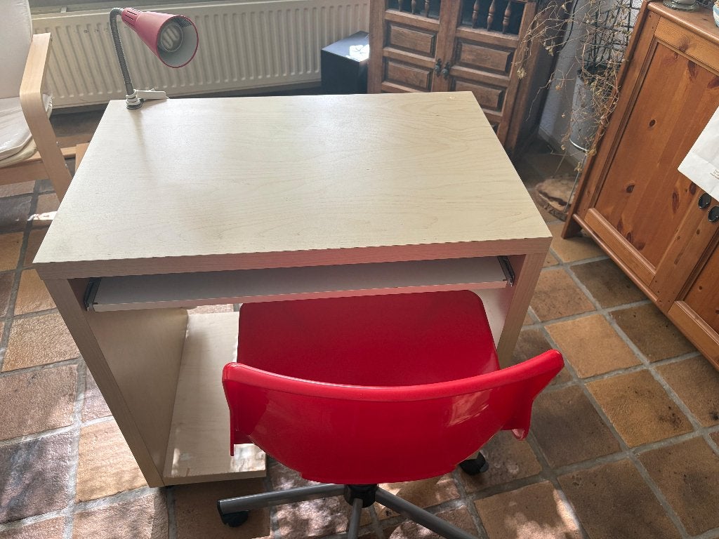 IKEA Computertafel / Min--bureau plus Stoel en Lamp, Ophalen, Gebruikt