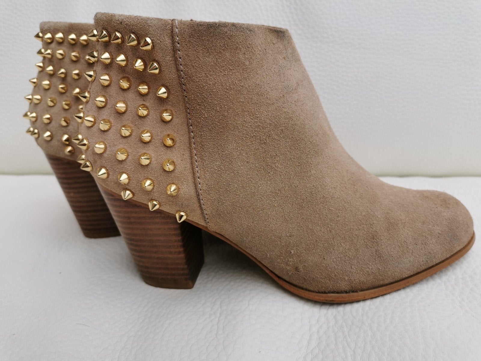 ZARA suède enkellaarzen met studs mt. 39, Kleding | Dames, Schoenen, Verzenden, Lage of Enkellaarzen, Zo goed als nieuw, Zara