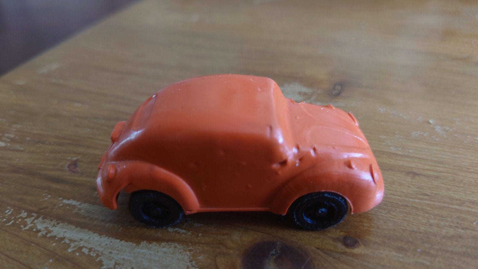 Gummi Vinyl Volkswagen Kever Speelgoedauto Oranje, Ophalen of Verzenden