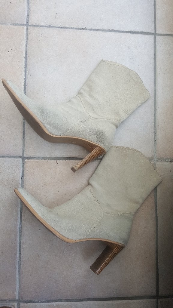 Beige suede leren laarzen maat 38, Beige, Lage of Enkellaarzen, Ophalen of Verzenden, Gedragen