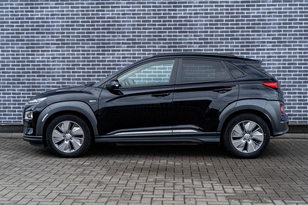 Hyundai Kona EV Limited 64 kWh Premium | Warmtepomp | Achter, Auto's, Hyundai, Gebruikt, Zwart, 445 min, Adaptive Cruise Control