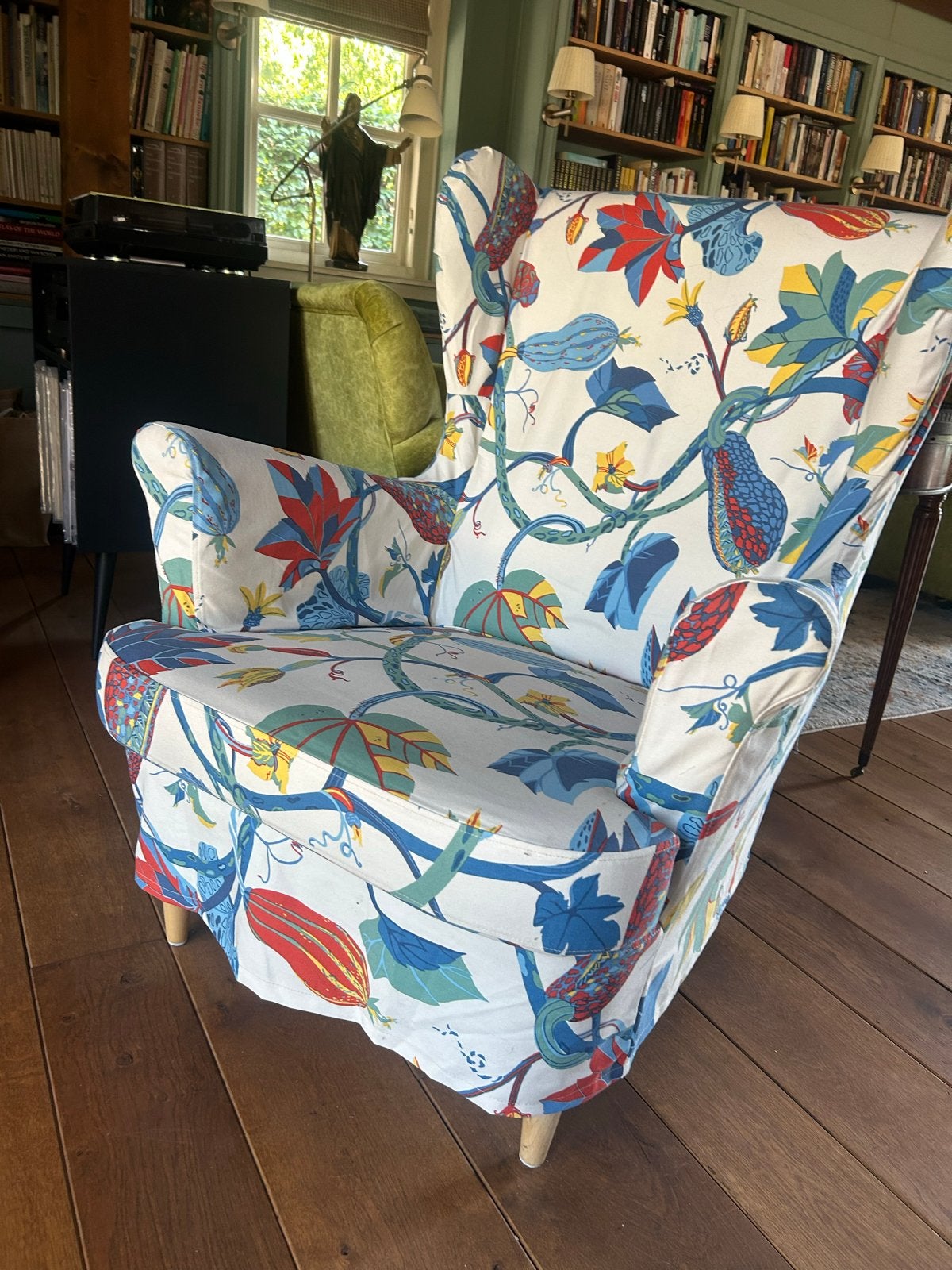 IKEA Strandmon fauteuil met voetenbank - kleurrijk patroon, Ophalen, Zo goed als nieuw, Stof, 75 tot 100 cm