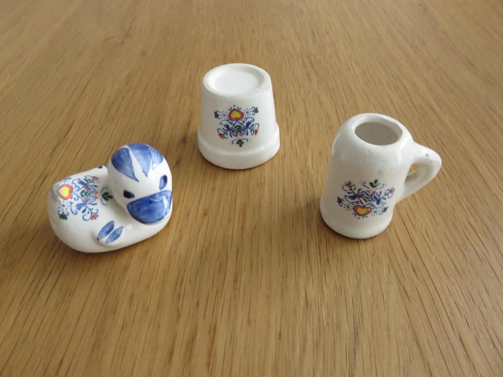 2 poseleinen minifiguurtjes letterbak zgan, Huis en Inrichting, Ophalen of Verzenden, Zo goed als nieuw