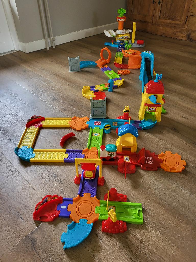 VTech toet toet set luchthaven treinstation, Ophalen, Zo goed als nieuw, 2 tot 4 jaar