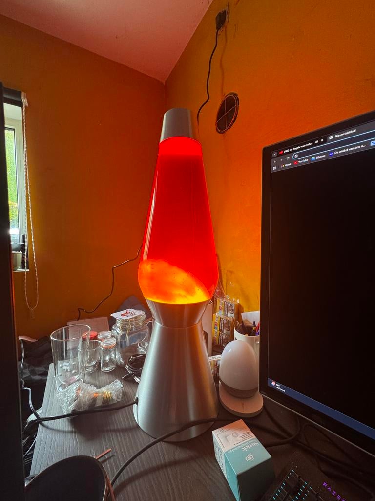 Grande lavalamp met oranje wax met paarse vloeistof, Huis en Inrichting, Lampen | Tafellampen, Verzenden, Zo goed als nieuw, Glas