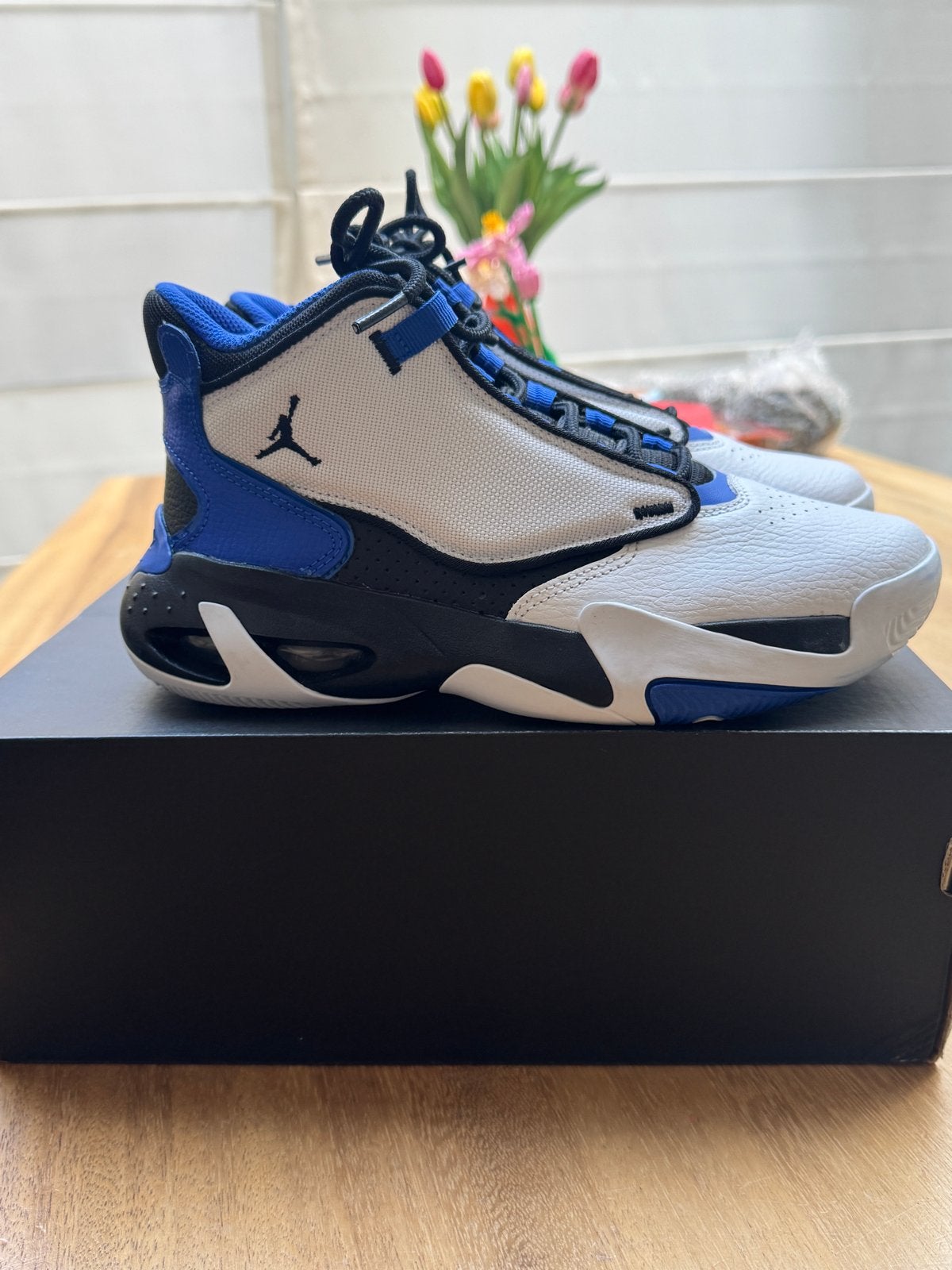 Jordan Max Aura 4 (GS) - maat 38, Kleding | Heren, Verzenden, Zo goed als nieuw, Wit