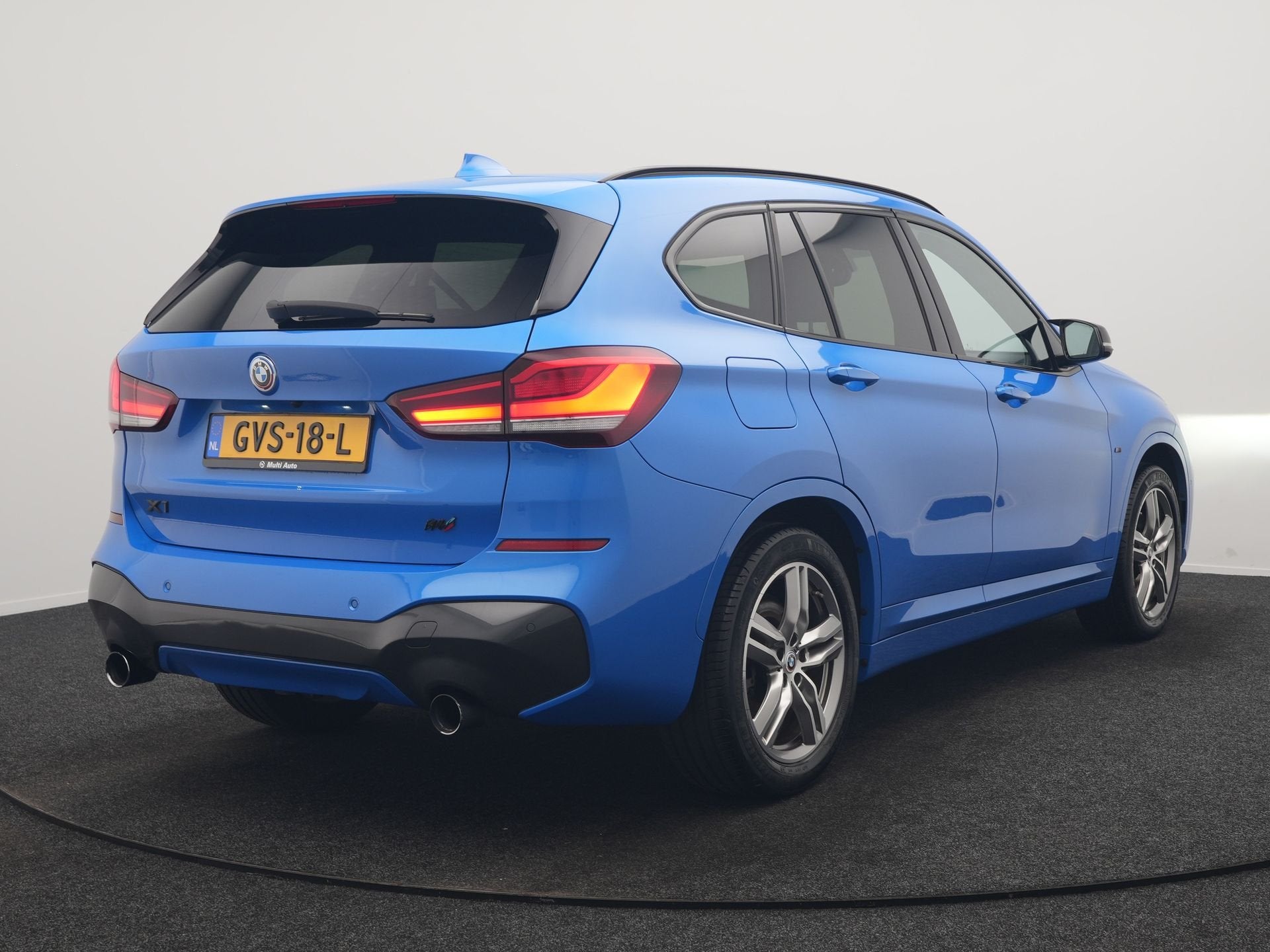 BMW X1 sDrive20i M Sport 192pk Misano Blauw Metallic | Trekh, 1998 cc, Zwart, Blauw, Leder en Stof