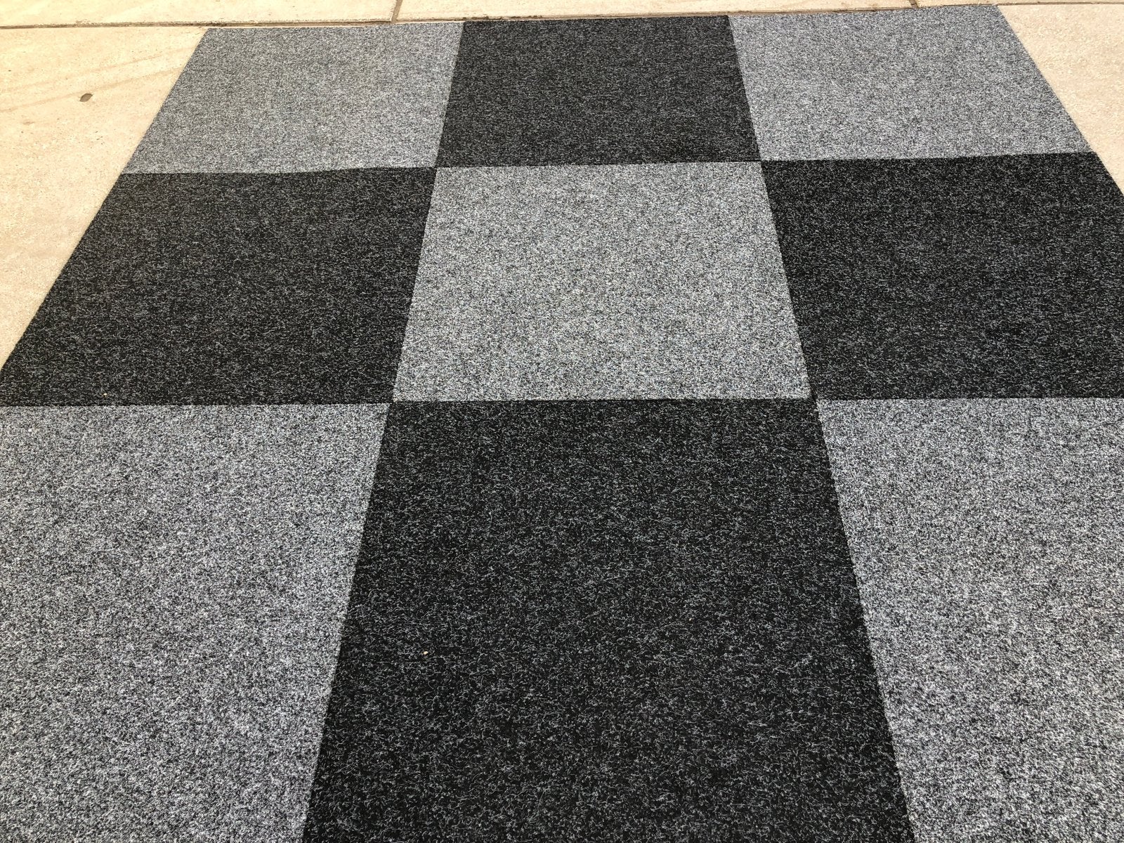 Tapijttegel zwart en grijs - 5000m2, Ophalen, 50 tot 75 m², Grijs, Tapijttegels