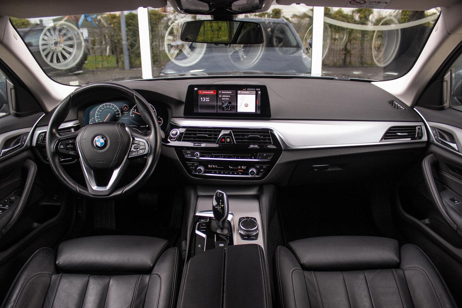 BMW 5-serie Touring 520i High Executive Edition | 2e eigenaa, Automaat, 1998 cc, Achterwielaandrijving, 4 cilinders