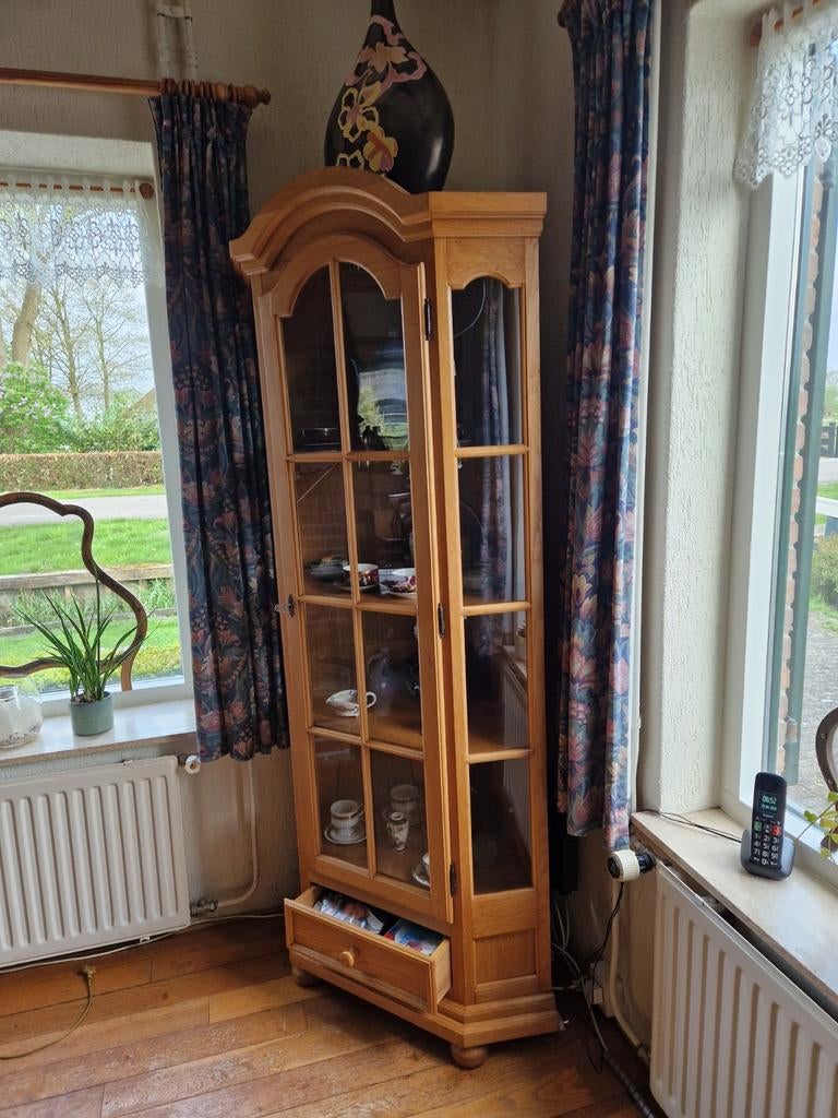 Licht eiken hoekvitrine kast, Huis en Inrichting, Kasten | Vitrinekasten, Ophalen of Verzenden, Zo goed als nieuw, 25 tot 50 cm
