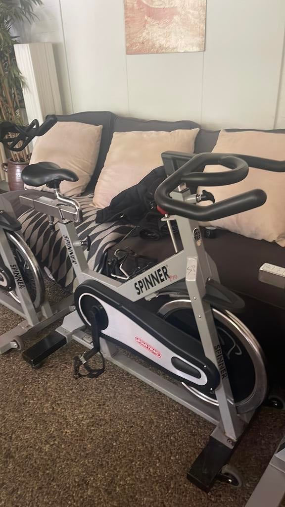 Professionele Spinningfiets - Gebruikt maar perfect werkend, Ophalen, Gebruikt, Benen