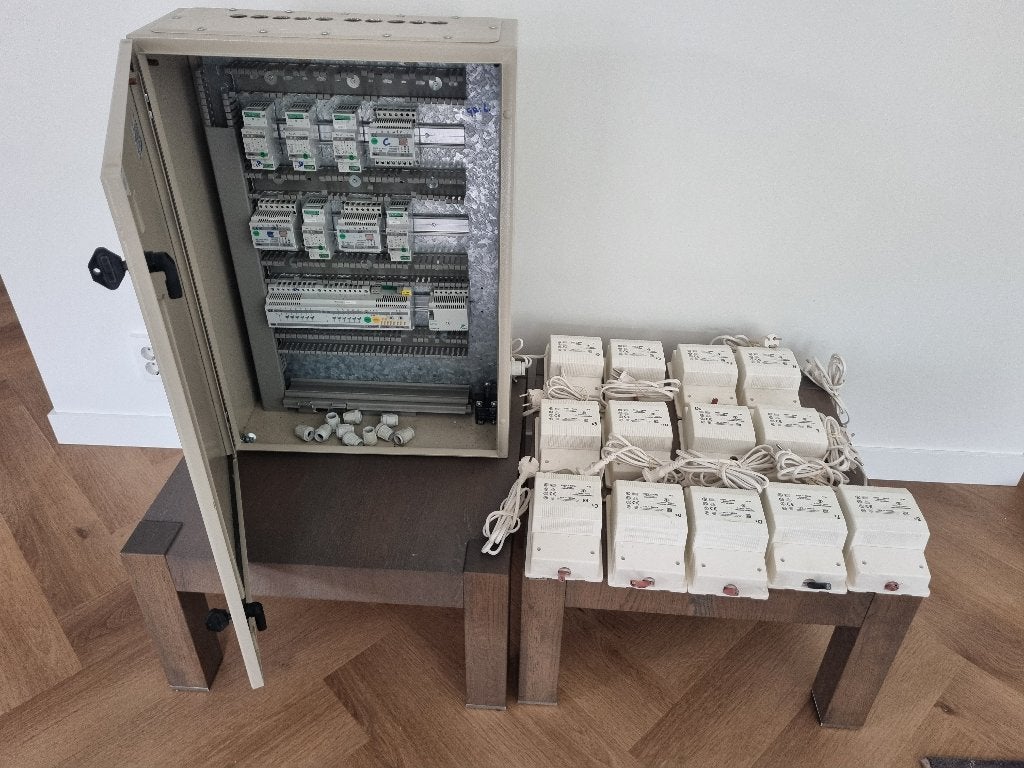 Partij Niko Nikobus domotica + 13x Tradiana 12V 150VA trafo, Ophalen, Gebruikt, Overige merken, Overige typen