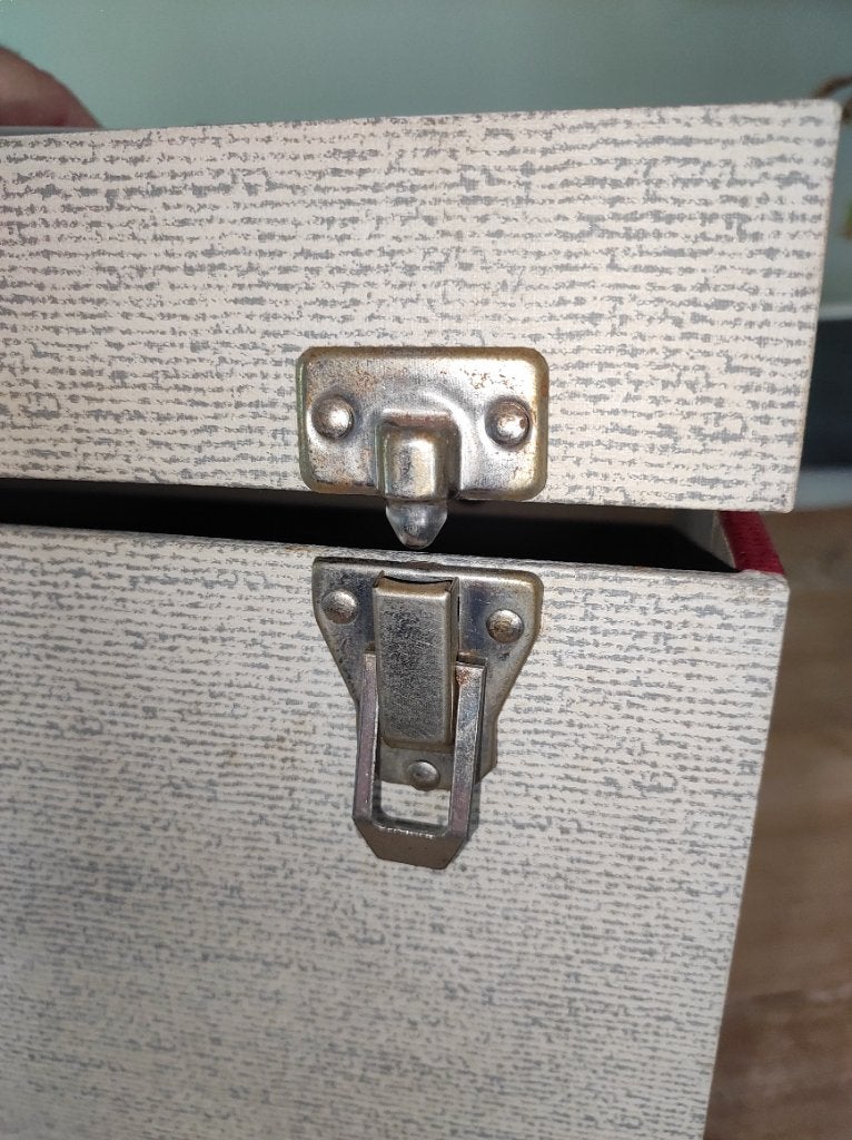 Platenkoffer, jaren 60 (vintage) rood/grijs, Muziek en Instrumenten, Behuizingen en Koffers, Ophalen of Verzenden, Gebruikt, Overige instrumenten