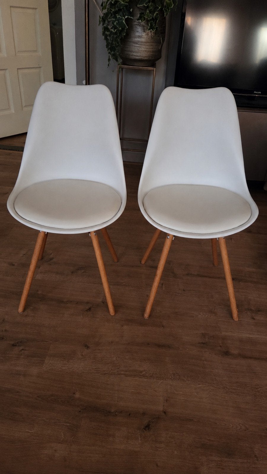 Set van 2 Jysk KASTUP eetkamerstoelen - Wit/Naturel Eiken, Twee, Wit, Scandinavisch, Zo goed als nieuw