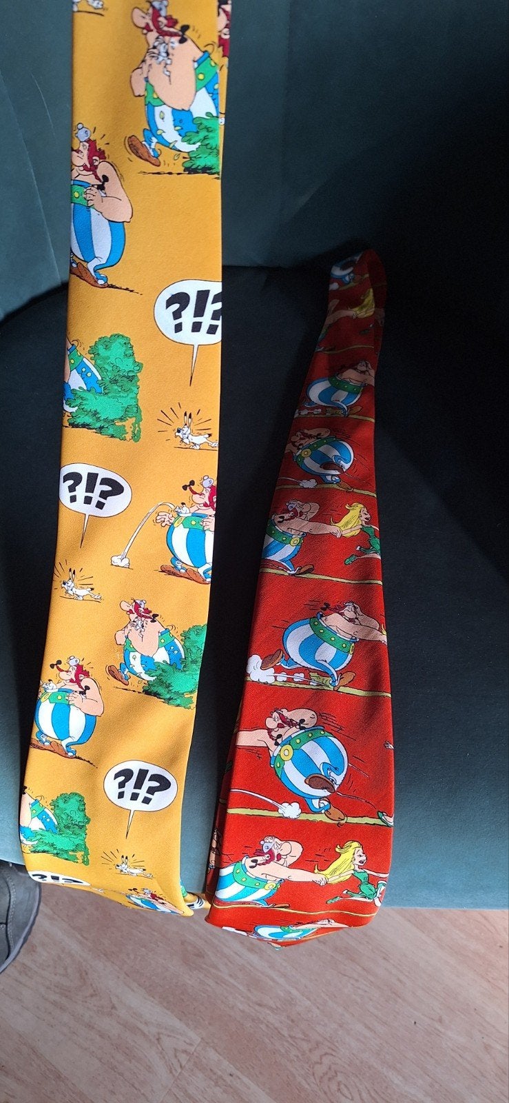 Asterix & obelix  stropdassen  2 x nieuw, Ophalen of Verzenden, Nieuw, Overige kleuren